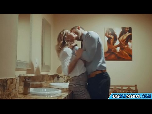 ❤️ Rehefa mamitaka anao ao amin'ny trano fidiovana ho an'ny besinimaro ny blonde be busty ☑ Vokatra vetaveta vk amin'ny mg.xxxomg.ru ﹏